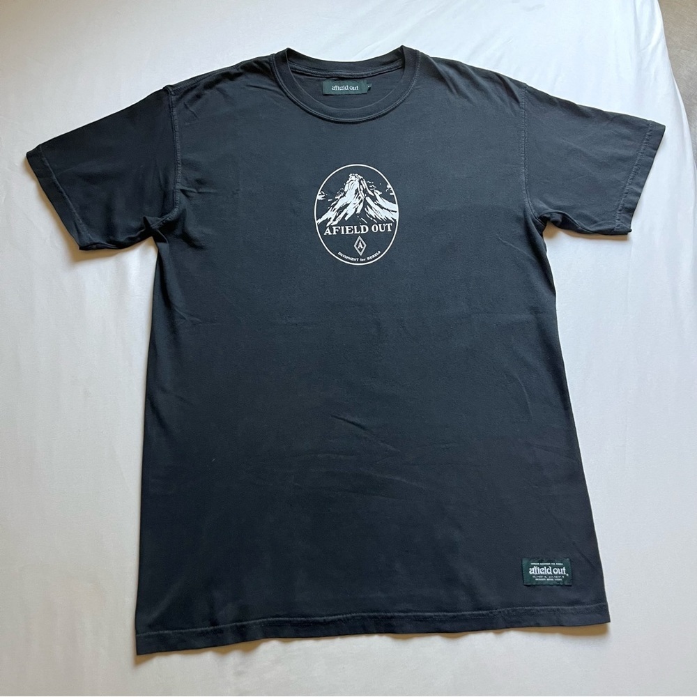 AFIELD OUT black graphic logo short sleeve‎ crew neck knit tshirt